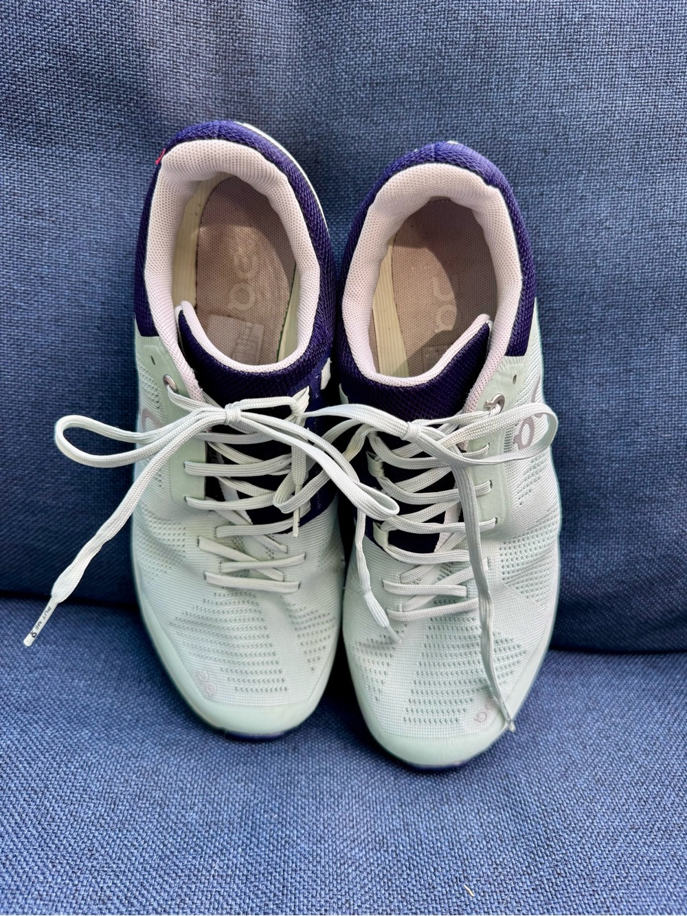 On Running Cloudsurfer Women’s Size 10 — Glacier/Indigo - Picture 2 of 10